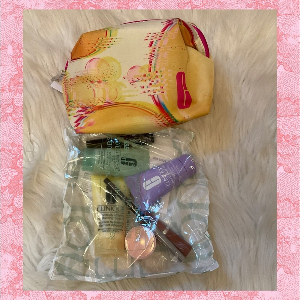Clinique 7-Piece Gift Set with Cosmetic Bag - NWT